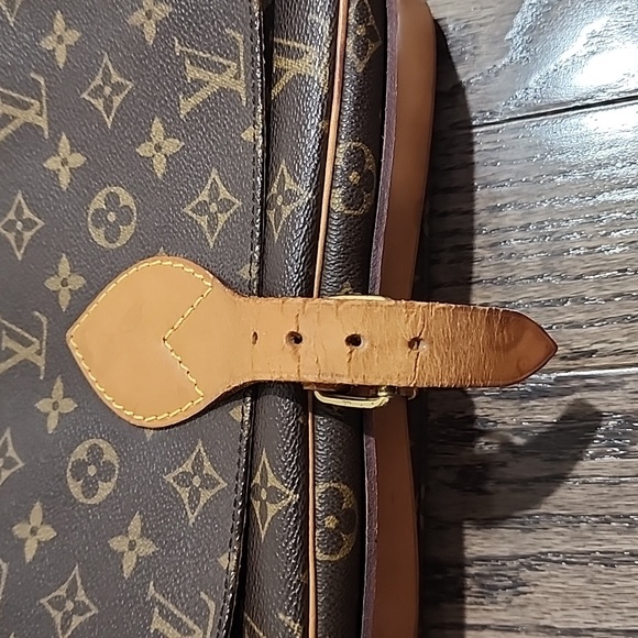 Authentic Louis Vuitton Monogram Cartouchiere - Picture 5 of 16